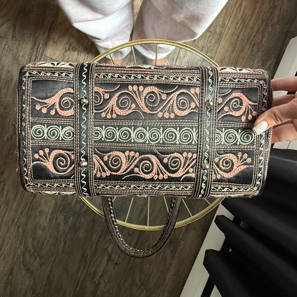 Barrel Banda Bag - Picture 3 of 8